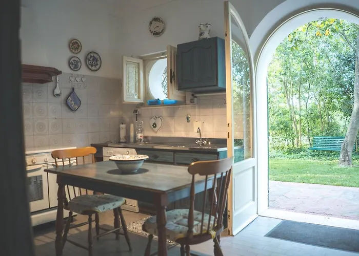 Aurora House Вилла Васто